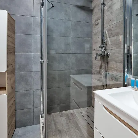 10th Floor Unii Lubelskiej By Bookinghost