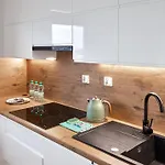 Apartamento 10th Floor Unii Lubelskiej By Bookinghost