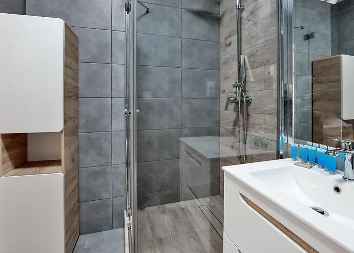 10th Floor Unii Lubelskiej By Bookinghost